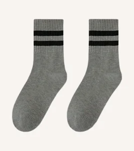 Descubre nuestras calcetas de comodidad máxima, diseñadas para brindarte una sensación de suavidad y confort en cada paso.
