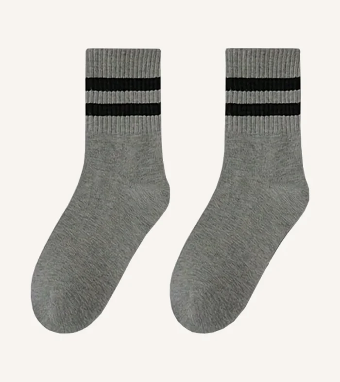 Descubre nuestras calcetas de comodidad máxima, diseñadas para brindarte una sensación de suavidad y confort en cada paso.