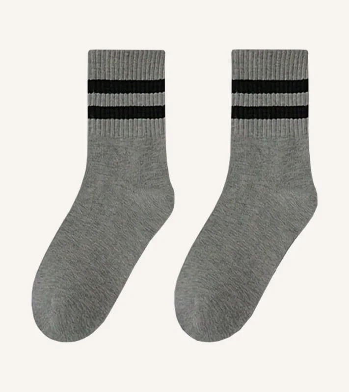 Descubre nuestras calcetas de comodidad máxima, diseñadas para brindarte una sensación de suavidad y confort en cada paso.