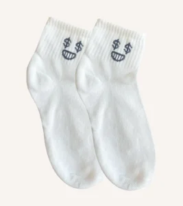 Descubre nuestras calcetas de comodidad máxima, diseñadas para brindarte una sensación de suavidad y confort en cada paso.