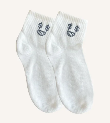 Descubre nuestras calcetas de comodidad máxima, diseñadas para brindarte una sensación de suavidad y confort en cada paso.