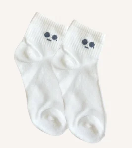 Descubre nuestras calcetas de comodidad máxima, diseñadas para brindarte una sensación de suavidad y confort en cada paso.