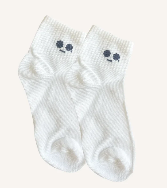 Descubre nuestras calcetas de comodidad máxima, diseñadas para brindarte una sensación de suavidad y confort en cada paso.