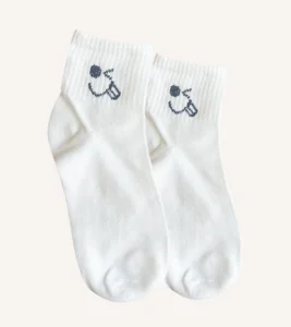 Descubre nuestras calcetas de comodidad máxima, diseñadas para brindarte una sensación de suavidad y confort en cada paso.
