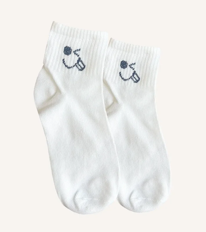 Descubre nuestras calcetas de comodidad máxima, diseñadas para brindarte una sensación de suavidad y confort en cada paso.