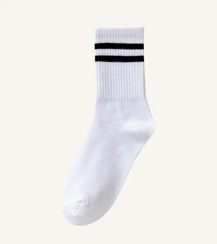 Descubre nuestras calcetas de comodidad máxima, diseñadas para brindarte una sensación de suavidad y confort en cada paso.