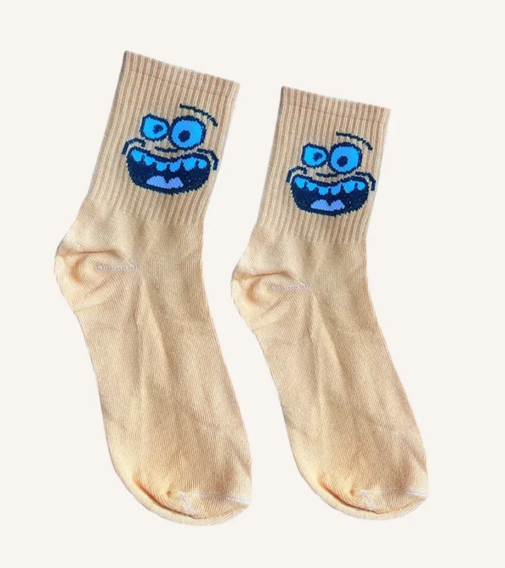 Descubre nuestras calcetas de comodidad máxima, diseñadas para brindarte una sensación de suavidad y confort en cada paso.