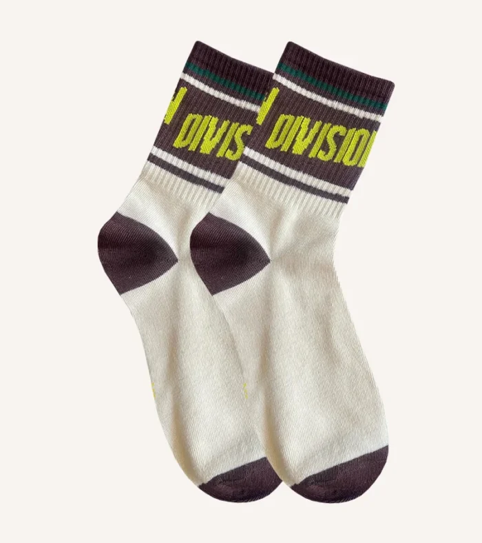 Descubre nuestras calcetas de comodidad máxima, diseñadas para brindarte una sensación de suavidad y confort en cada paso.