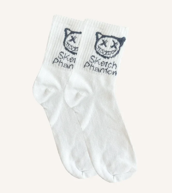 Descubre nuestras calcetas de comodidad máxima, diseñadas para brindarte una sensación de suavidad y confort en cada paso.
