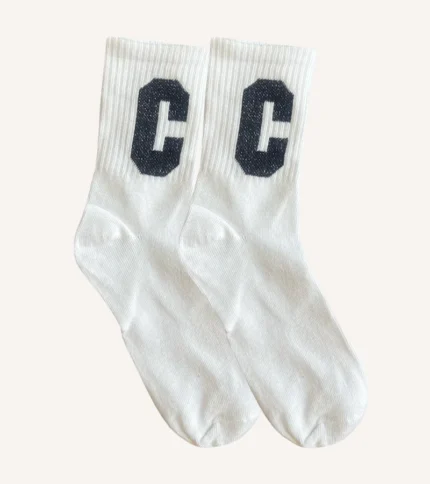 Descubre nuestras calcetas de comodidad máxima, diseñadas para brindarte una sensación de suavidad y confort en cada paso.