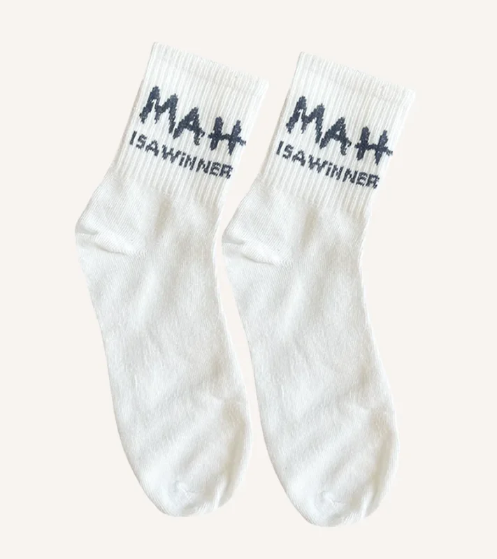Descubre nuestras calcetas de comodidad máxima, diseñadas para brindarte una sensación de suavidad y confort en cada paso.