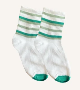 Descubre nuestras calcetas de comodidad máxima, diseñadas para brindarte una sensación de suavidad y confort en cada paso.